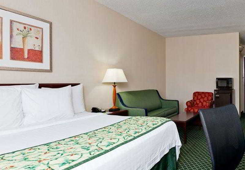 Fairfield Inn & Suites Chicago Midway Airport Bedford Park Номер фото