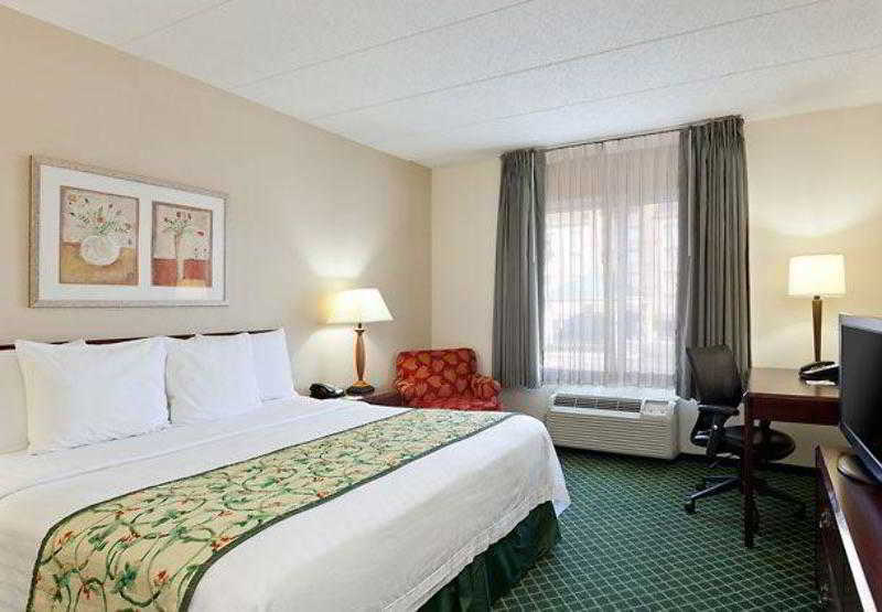 Fairfield Inn & Suites Chicago Midway Airport Bedford Park Номер фото