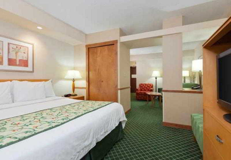 Fairfield Inn & Suites Chicago Midway Airport Bedford Park Номер фото